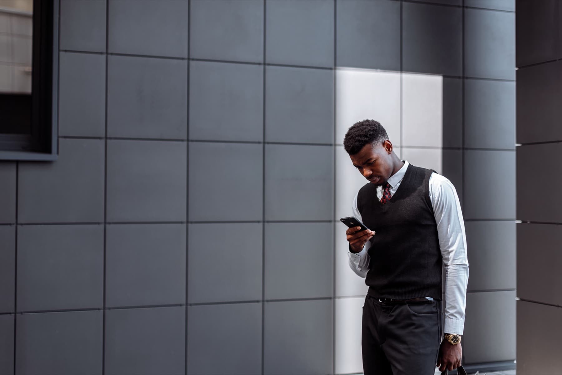 Reviewing an app on a phone